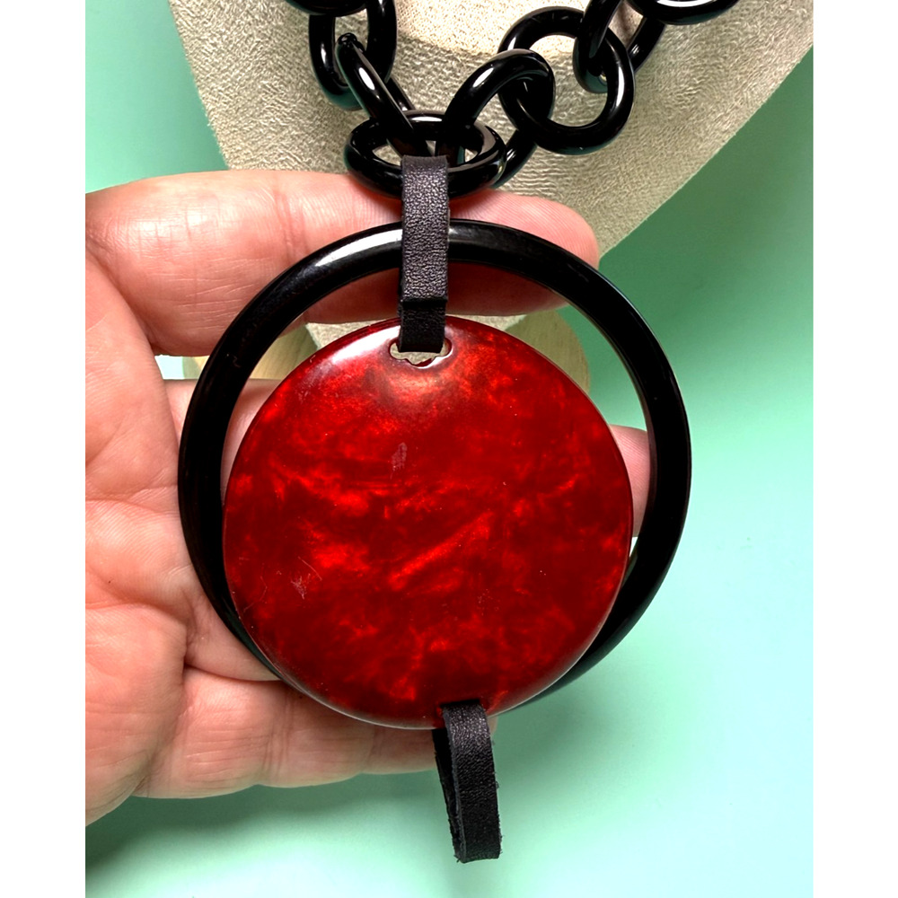 Chico's Black Label Red Black Bold Statement Necklace Acrylic Lucite Links Gold - Picture 2 of 4